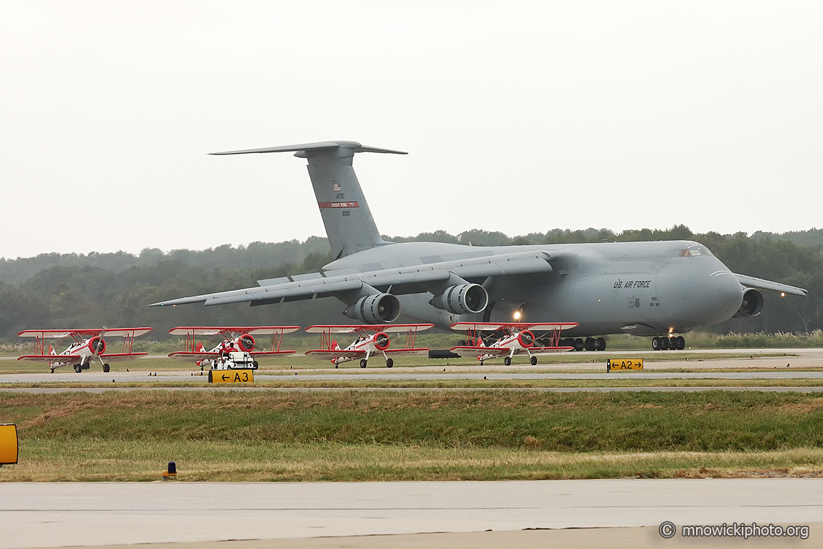 DSC_0083_01 copy.jpg - C-5A Galaxy 69-0011 &  Red Baron Squadron aerobatic  team