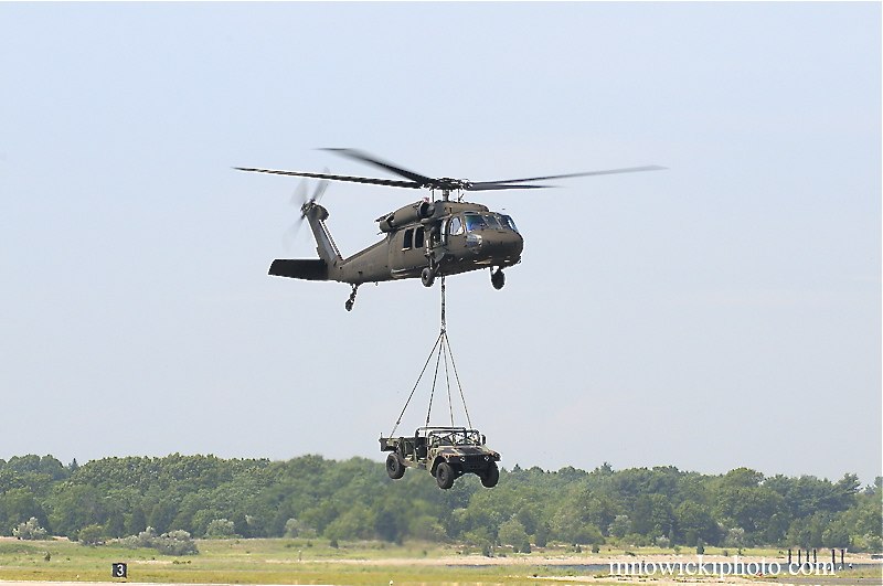UH-60A & Humm..jpg - UH-60A & Humvee