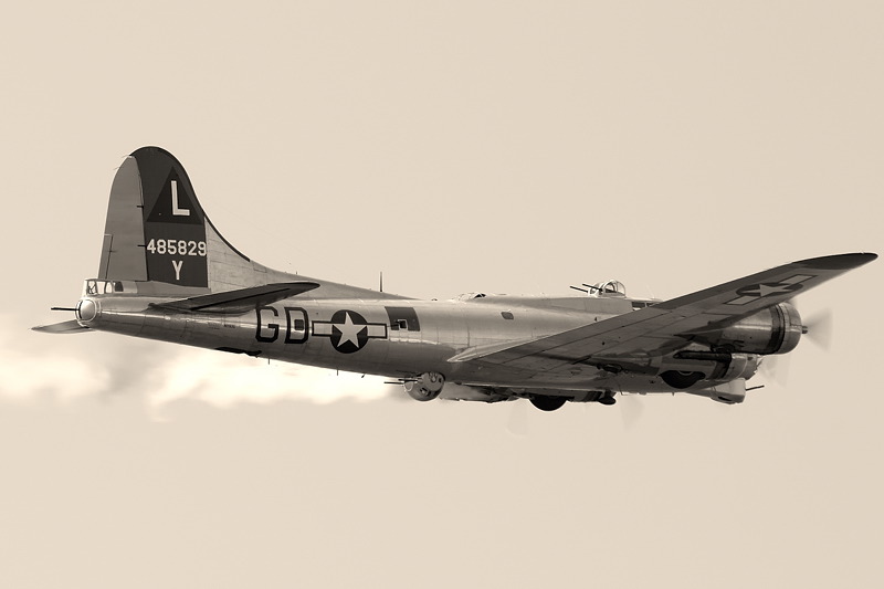B-17 Flying Fortress.jpg - B-17 Flying Fortress