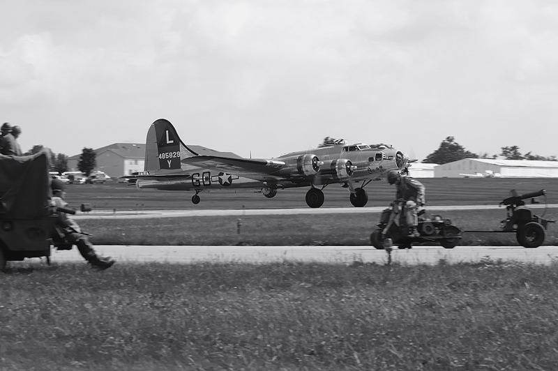 B-17.jpg - B-17