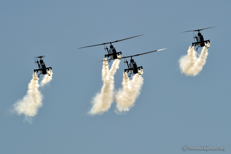 _D3S7397.jpg - The US Army Sky Soldiers demo team flies AH-1F Huey Cobras