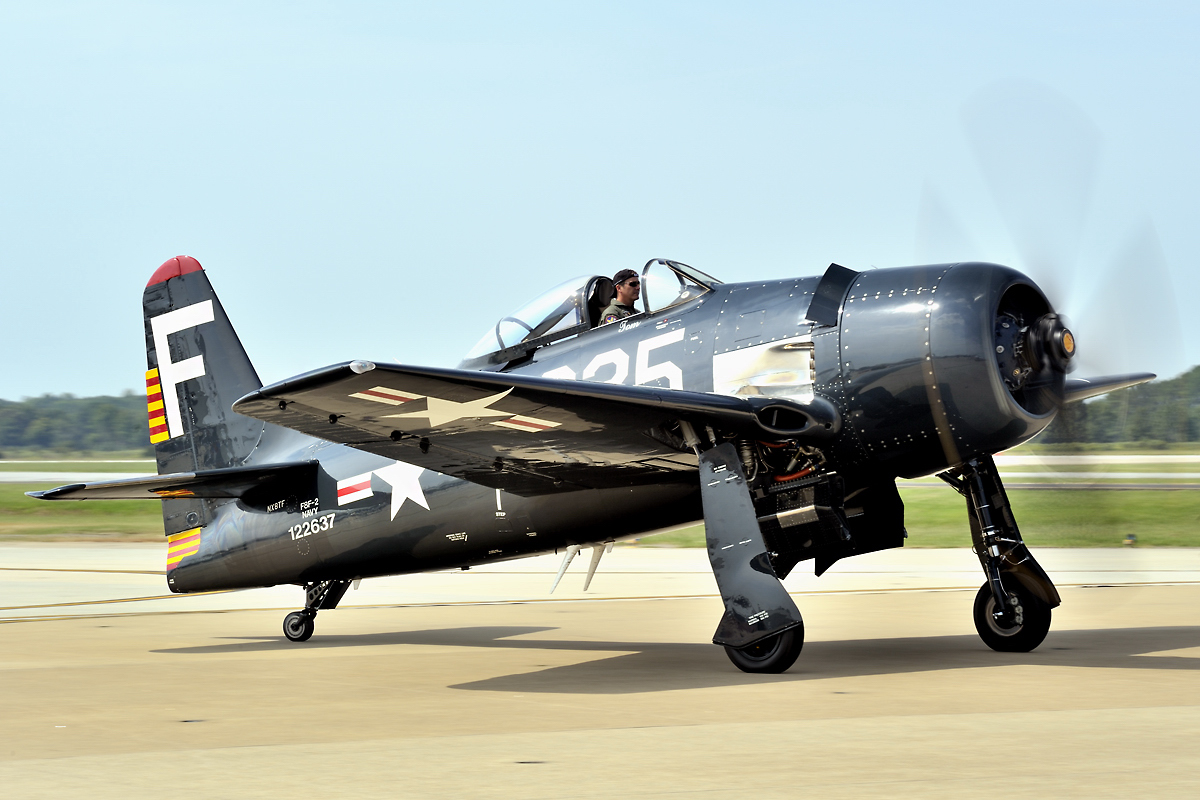 NX8TF.jpg - Grumman F8F-2 Bearcat 