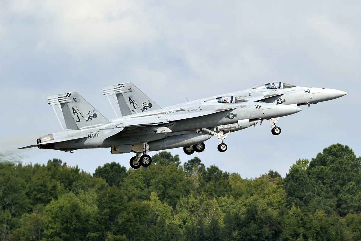 _D3S8001.jpg - Boeing F/A-18E Super Hornet