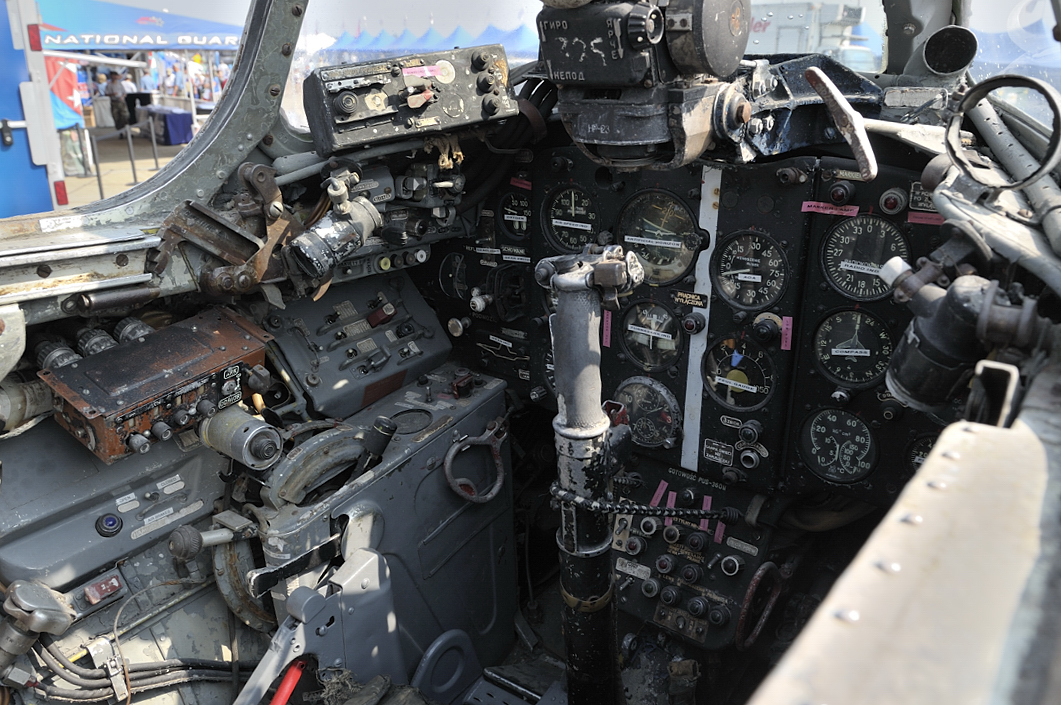 _D3S1007.jpg - PZL-Mielec Lim-6bis cockpit.