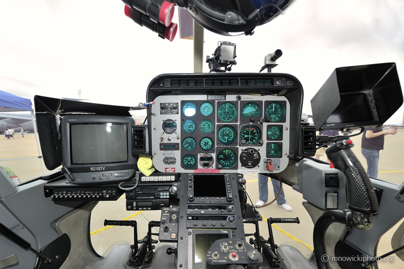_D3S9468.jpg - Bell 206L-3 LongRanger III   N210TV  cockpit