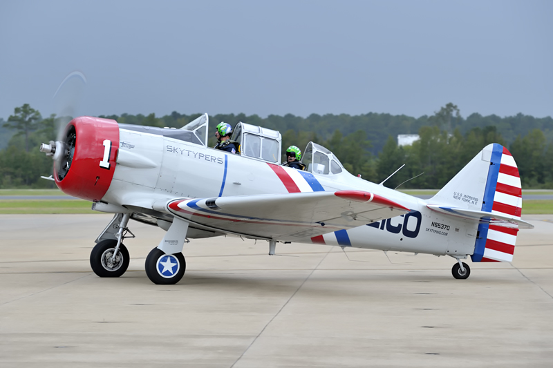 _D3S8350.jpg - Skytypers.  North American SNJ-2 TexanNorth American AT-6/T-6//BC-1/SNJ Texan/Harvard  N65370