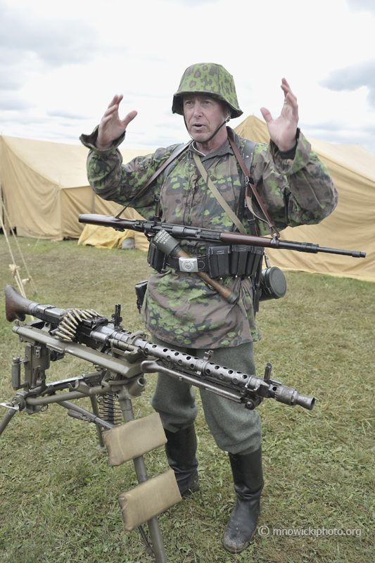 _D3S2874.jpg - German soldier with MG42A  Bolt Action