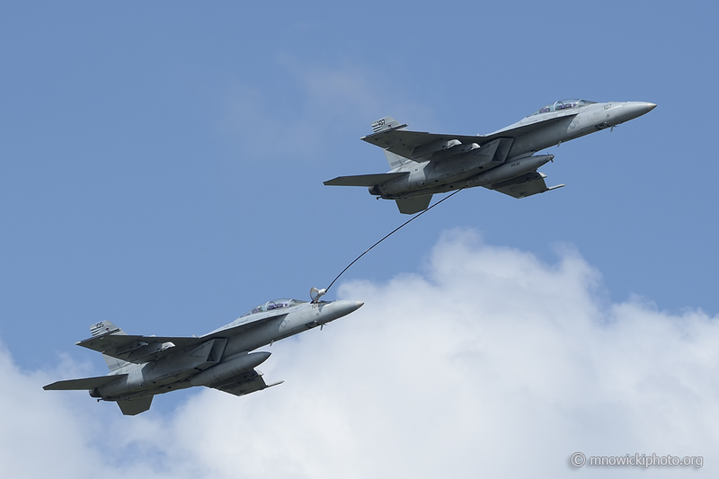 _D4S4458.jpg - Boing's F/A-18F Super Hornet 166670 AC-107 & F/A-18F Super Hornet 166667 AC-105 from VF-32    Air Refueling Demo.