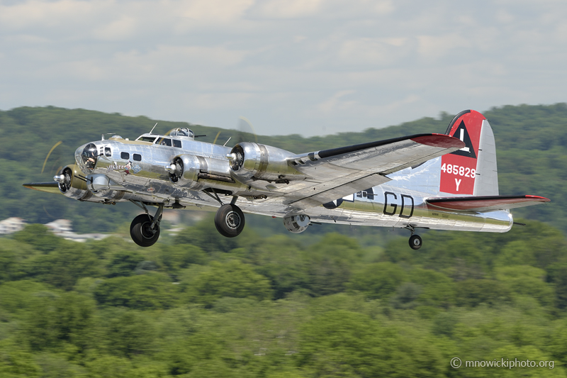 _D4S1800.jpg - Boeing B-17G Flying Fortress    N3193G