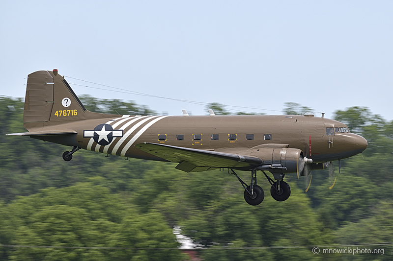 _D857751_01 copy.jpg - Douglas DC-3C-S4C4G    N8704  (2)