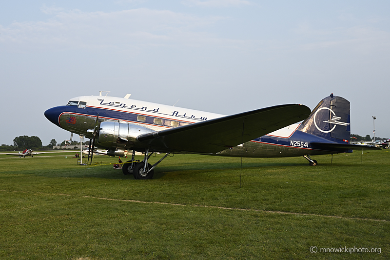 _Z624828 copy.jpg - Douglas DC3C-S4C4G C/N 9059, N25641