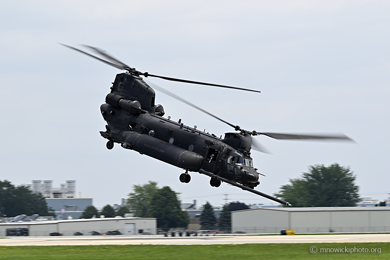 _Z625092 copy.jpg - MH-47G Chinook 04-03745