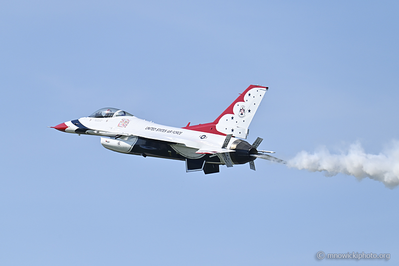 _Z621495_01 copy.jpg - F-16 Fighting Falcon from USAF Thunderbirds nr 6.