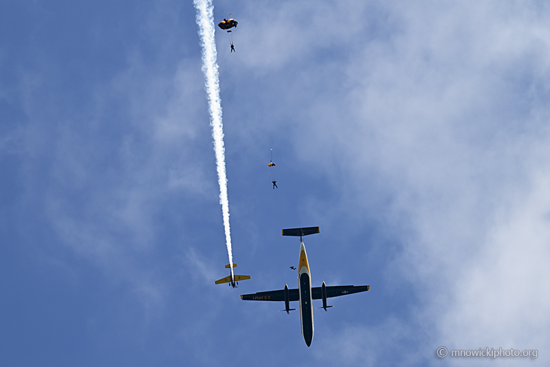 _Z621589 copy.jpg - The Golden Knights with EDGE 540 C/N 0024 - N111DW
