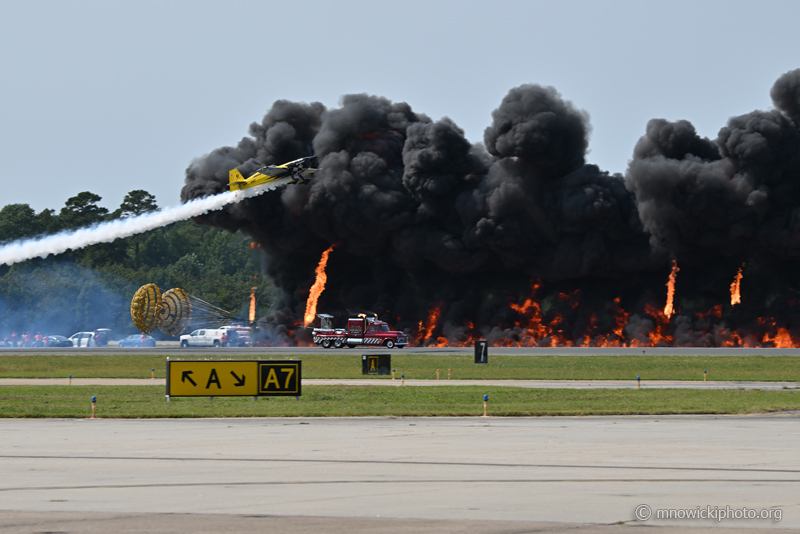 MN9_5377 copy.jpg - Extra EA-300S C/N 1035, N821MG  &  Jet truck Aftershock