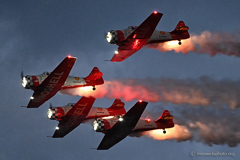 Z62_3258 copy.jpg - North American T-6G Texans Aeroshell Aerobatic Team