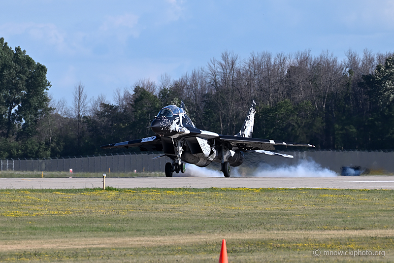 Z62_5613 copy.jpg - 1989 MIKOYAN-GURIVICH DESIGN BUREAU MIG-29UB  N29UB  (5)