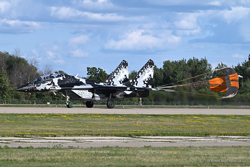 Z62_5631 copy.jpg - 1989 MIKOYAN-GURIVICH DESIGN BUREAU MIG-29UB  N29UB  (6)