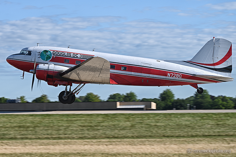 Z62_7819 copy.jpg - Douglas DC-3C C/N 4359, N728G