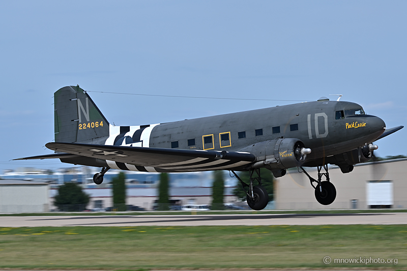 Z77_2768 copy.jpg - Douglas DC-3C-S1C3G "Placid Lassie" C/N 9926, N74589