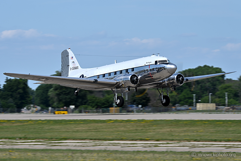 Z77_2789 copy.jpg - Douglas DC-3C-S4C4G C/N 33048  N8704