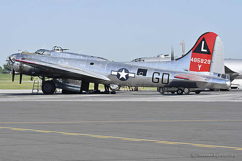 _Z778919 copy.jpg - Boeing B-17G Flying Fortress "Yankee Lady" C/N 77255 - Yankee Air Museum, N3193G