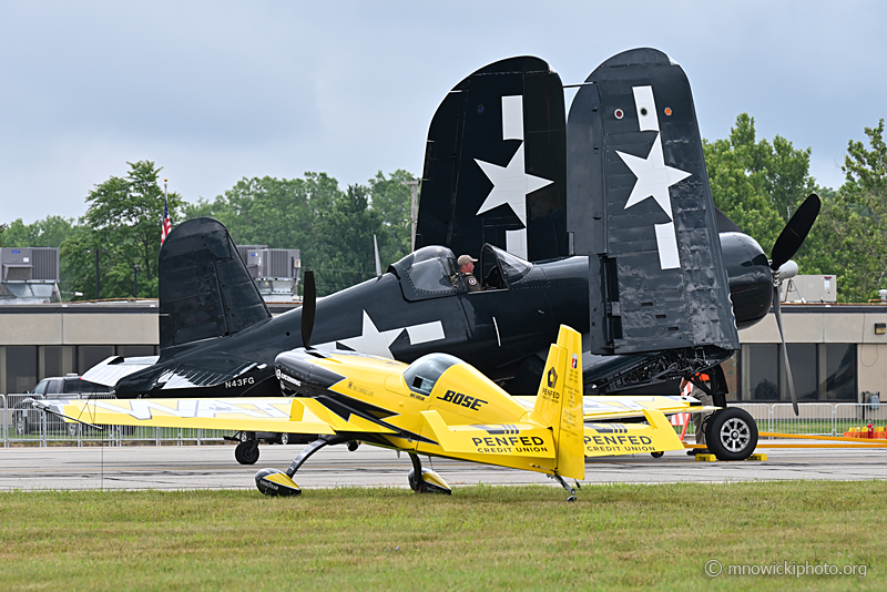 Z77_1121 copy.jpg - Goodyear FG-1D Corsair C/N BA45FG-1  N43FG  &  Extra EA-300S C/N 1035 N821MG