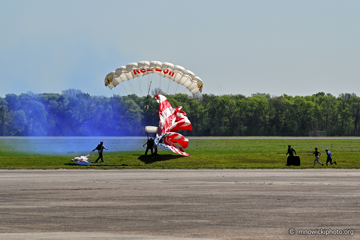 MN6_1137 copy.jpg - RED BULL SKYDIVE TEAM flag jump.  (3)