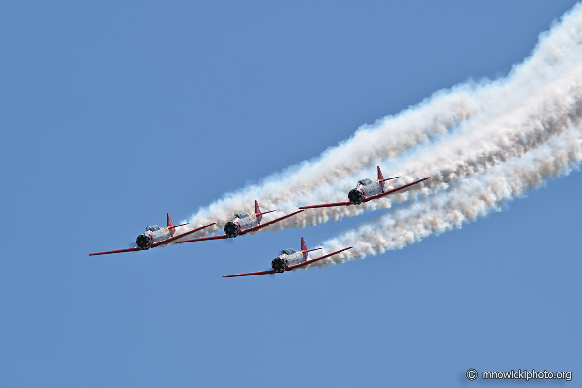 MN6_1511 copy.jpg - North American T-6G Texans Aeroshell Aerobatic Team