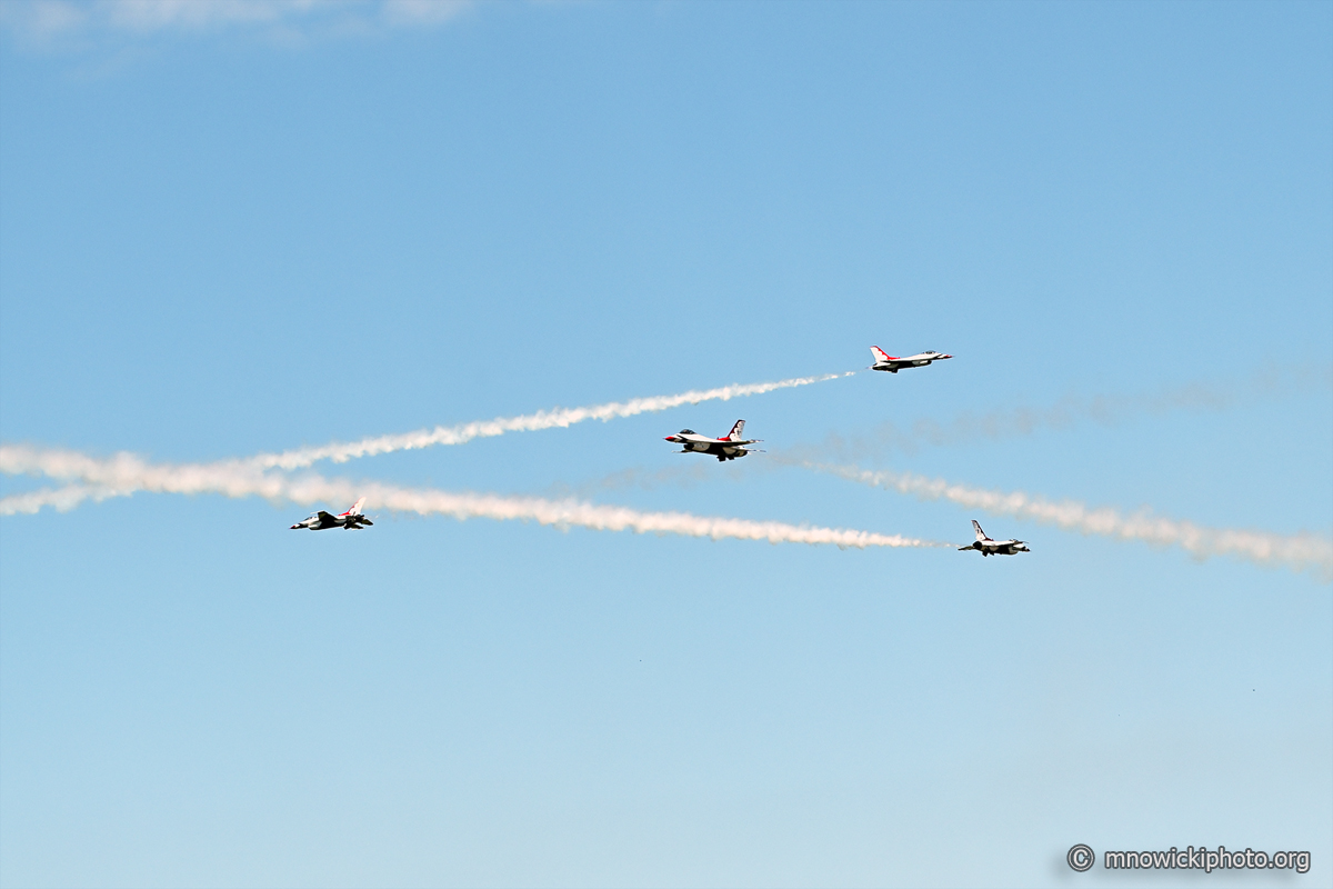 MN6_4507 copy.jpg - US Air Force Demo Team "Thunderbirds"     (9)