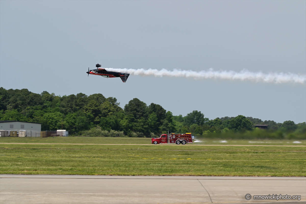 MN6_5314 copy.jpg - Rob Holland Aerosports in the race with Aftershock Jet Truck 