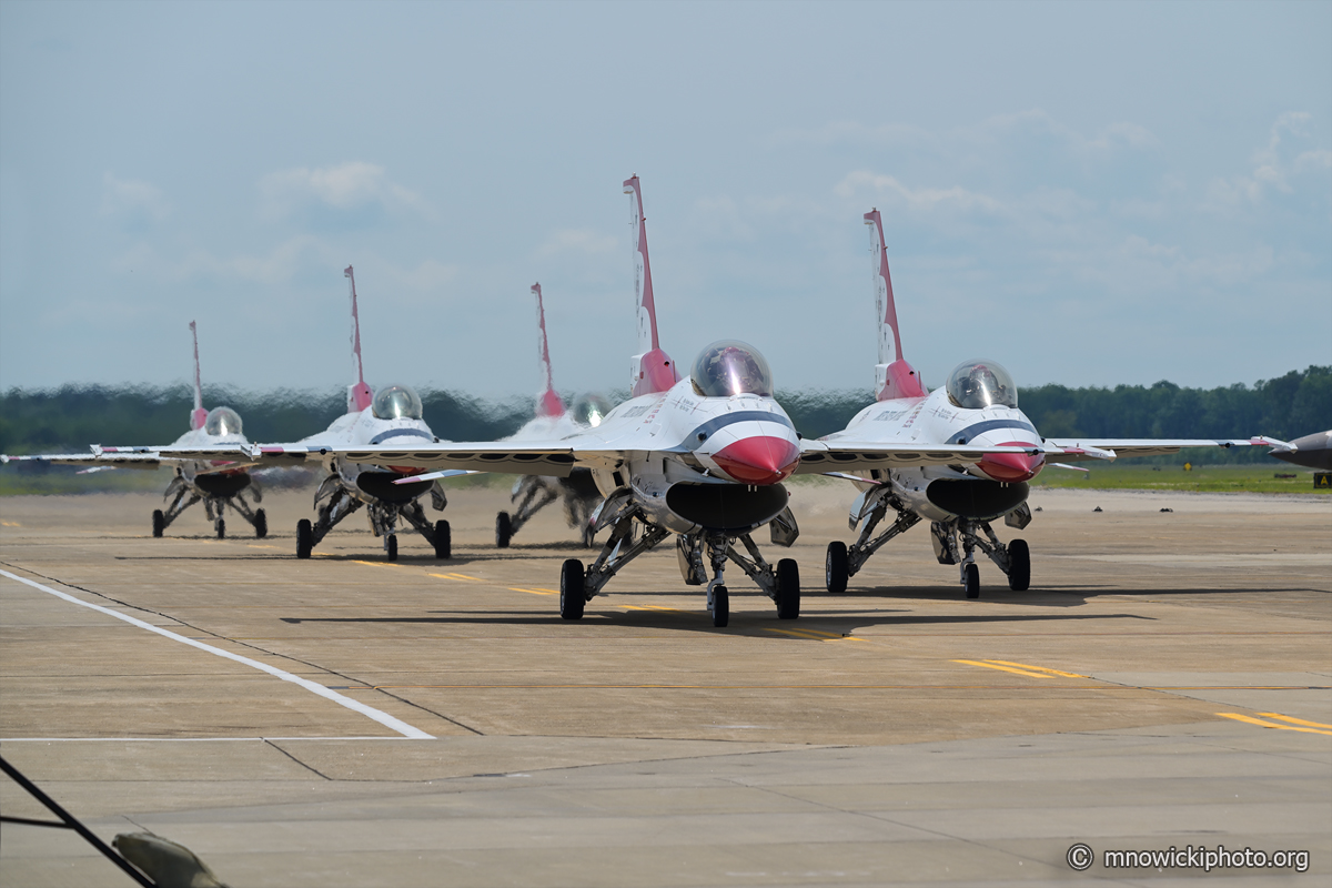 MN6_5418 copy.jpg - US Air Force Demo Team "Thunderbirds"    (10)