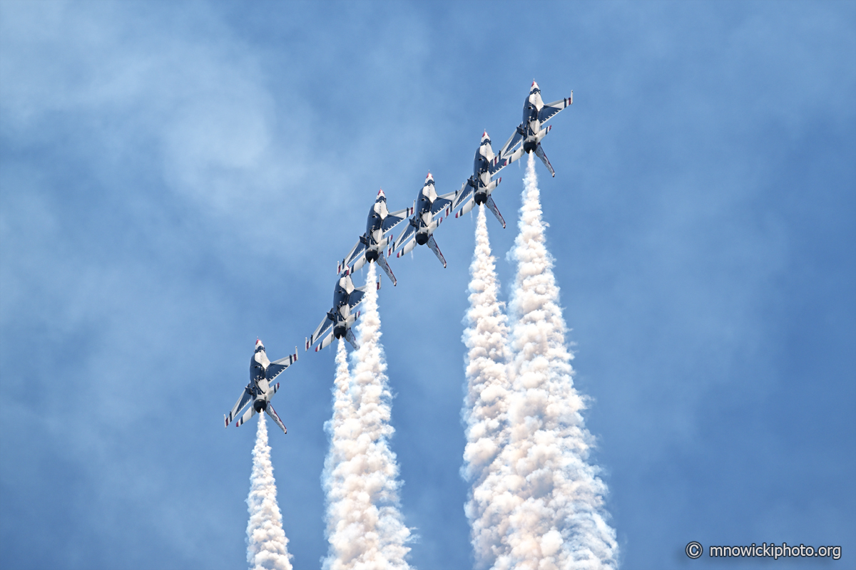 MN9_4932_01 copy.jpg - US Air Force Demo Team "Thunderbirds"    (5)