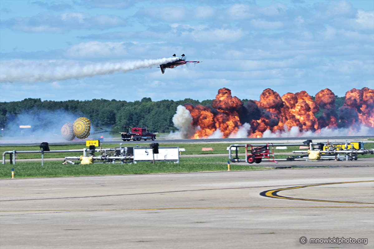 MN8_1423 copy.jpg - Hot Streak II, a twin jet engine 57 Chevy & Rob Holland Mx Aircraft MXS C/N MXS-001, NX530RH