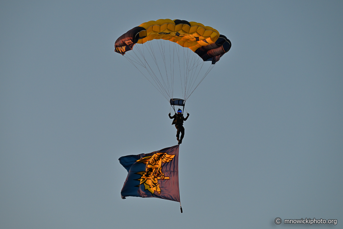 MN8_4663 copy.jpg - "The Leap Frogs" U.S. Navy Parachute Team over Virgina Beach   (4)