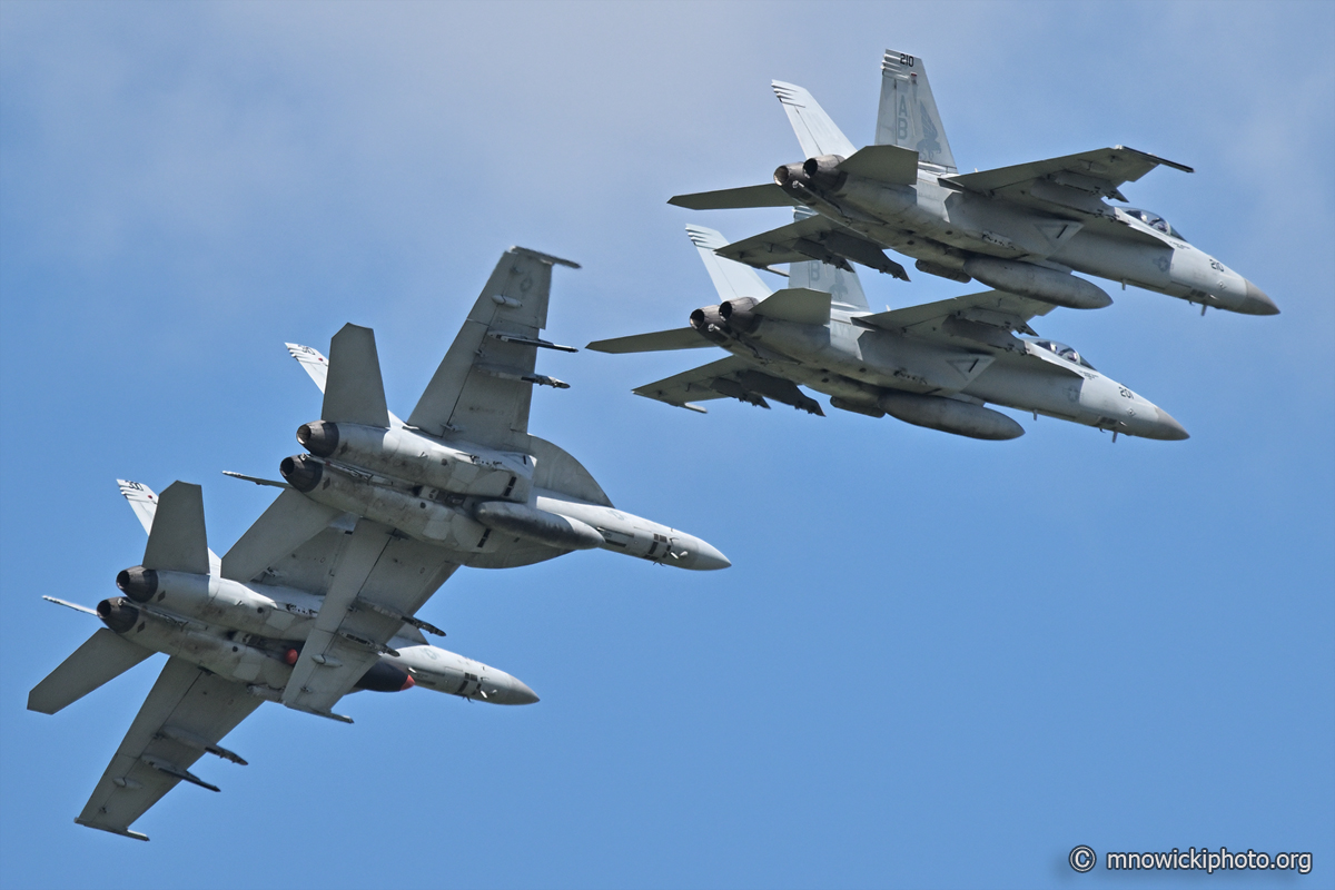 MN9_5699 copy.jpg - F/A-18 Super Hornets  landing break.