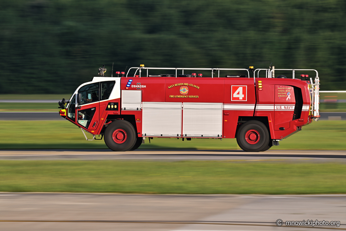 MN9_9317 copy.jpg - US NAVY Fire truck Naval Station Norfolk ( Station 4 )