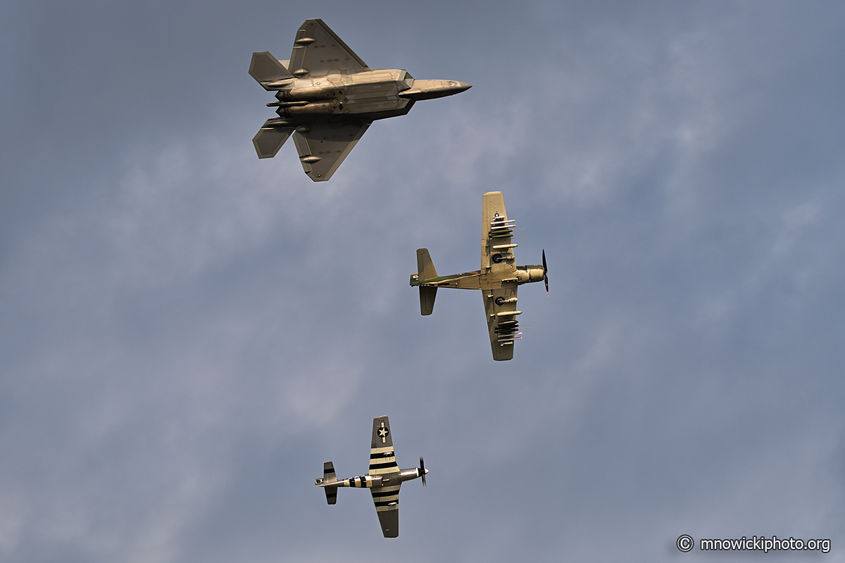 MN8_0598 copy.jpg - USAF Heritage Flight: F-22, AD1 Skyraider and P-51 Mustang