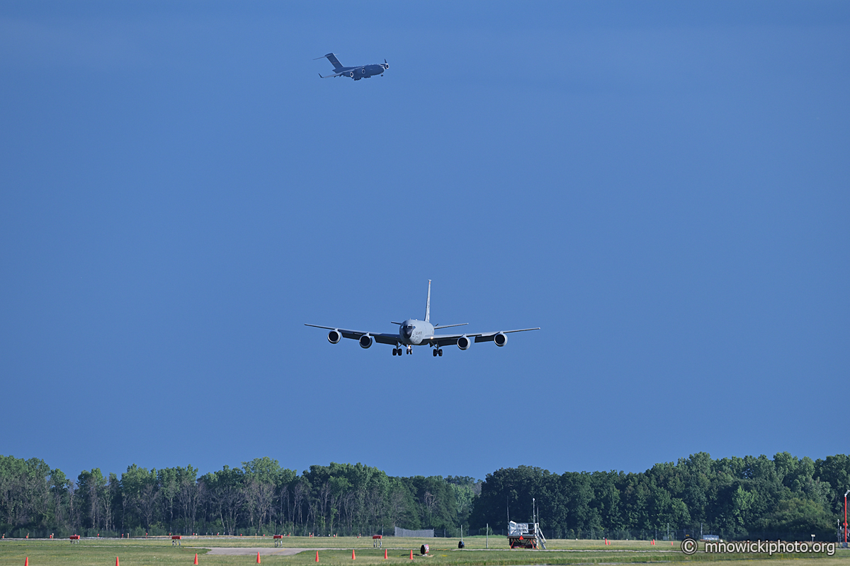 MN8_4048 copy.jpg - C-17A Globemaster 98-0050  &  KC-135R Stratotanker 60-0351  (2)