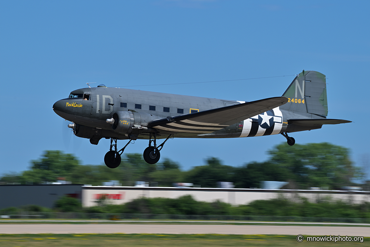 MN8_8604 copy.jpg - Douglas DC-3C-S1C3G "Placid Lassie" C/N 9926, N74589