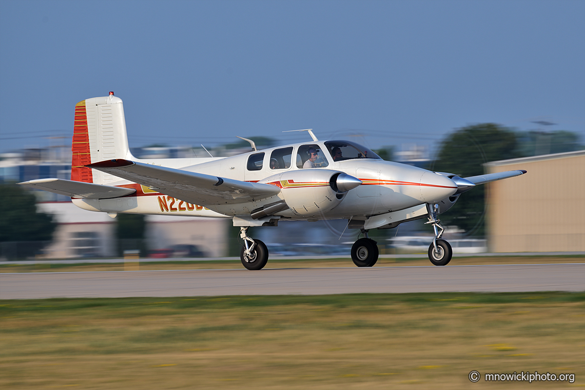 MN9_4541 copy.jpg - Beech D50C Twin Bonanza C/N DH-271, N220DS