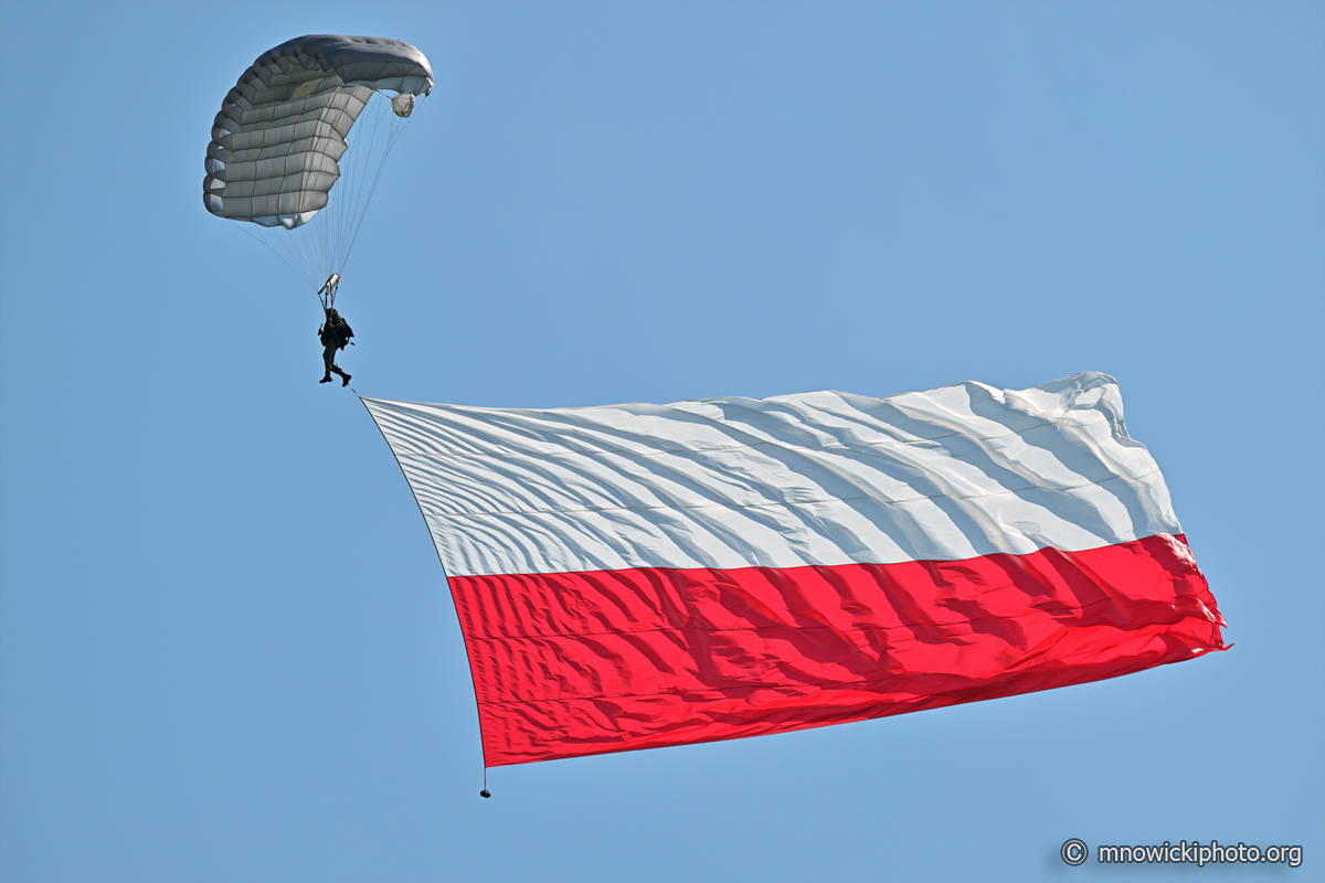 MN8_3214 2 copy.jpg - Flag jump  (2)