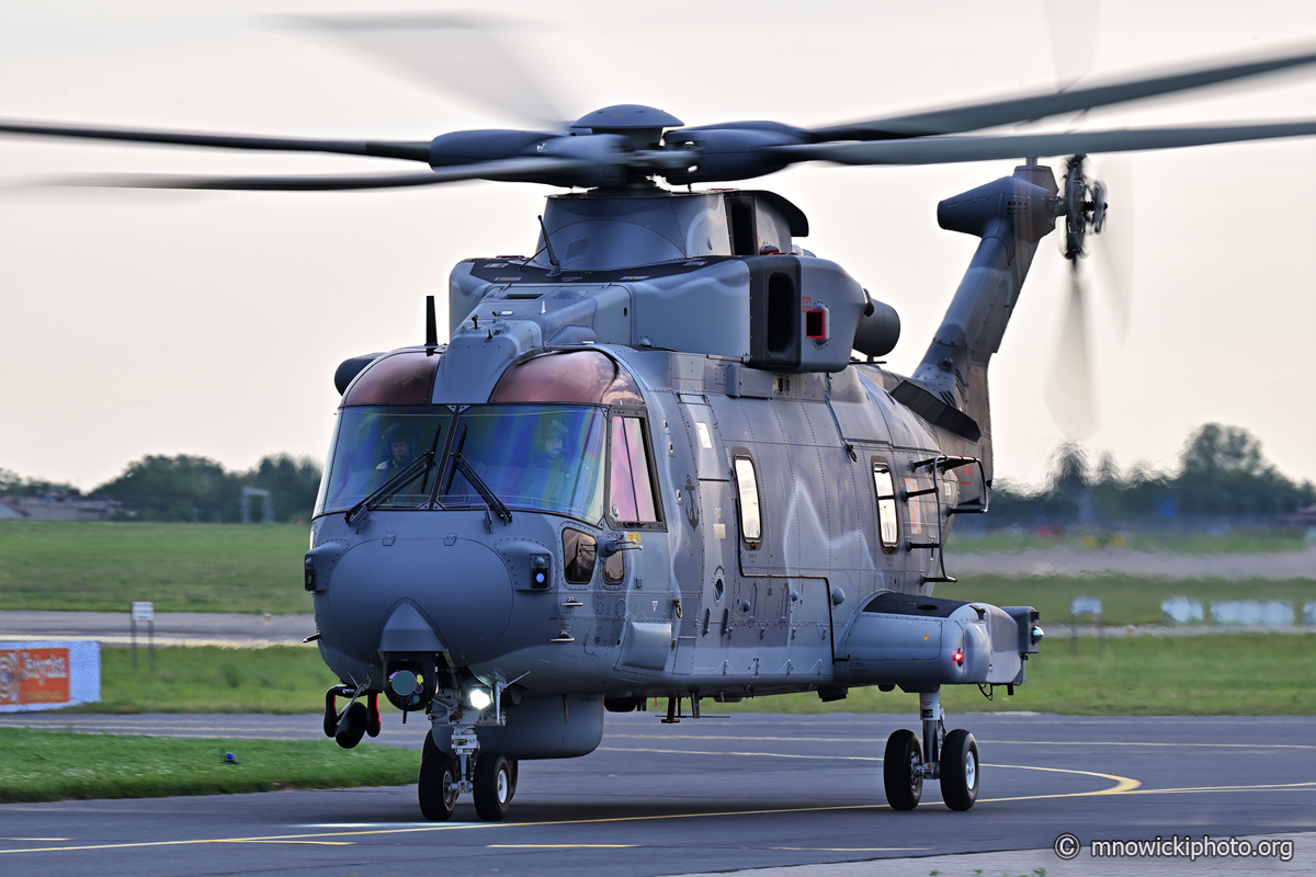 MN8_5807 copy.jpg - AW-101 Merlin ZR288 C/N 50288  (2)