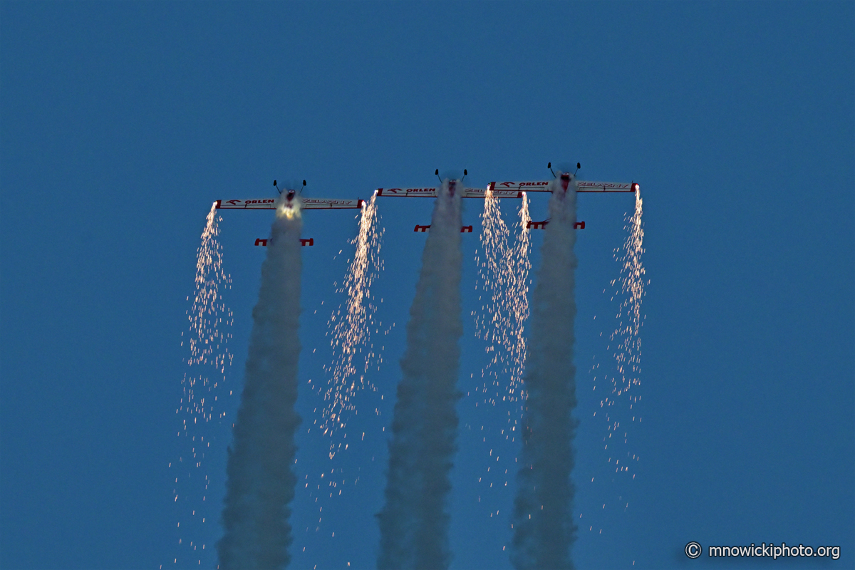 MN8_6381 copy.jpg - Zelazny Aerobatic Team   Zlin -50LS  (2)