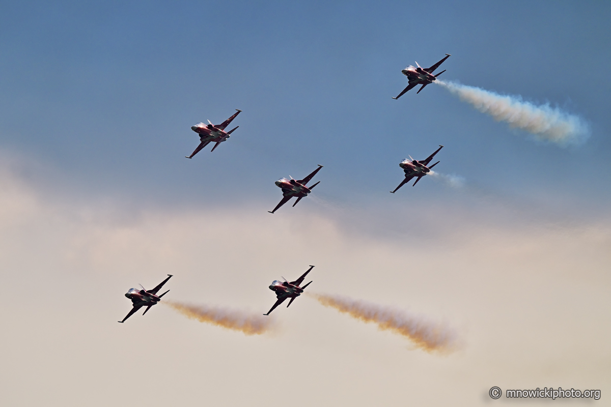 MN8_9589 copy.jpg - Swiss Air Force Patrouille Suisse  F-5E Tiger II   (4)