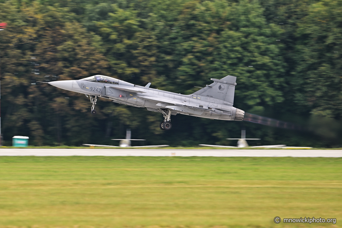 MN9_1922 copy.jpg - Czech AF Saab JAS-39C Grippen 9242 C/N 39-242   (3)