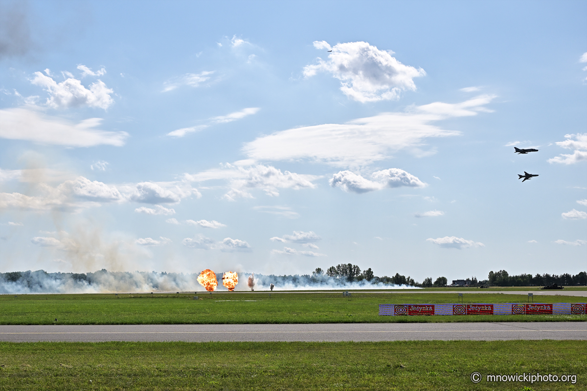 MN9_2474 copy.jpg - SU-22M4 and pyro