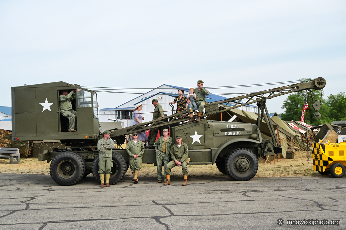 MN6_6399 copy.jpg -  Brockway 666 with Quick-Way Crane with crew.