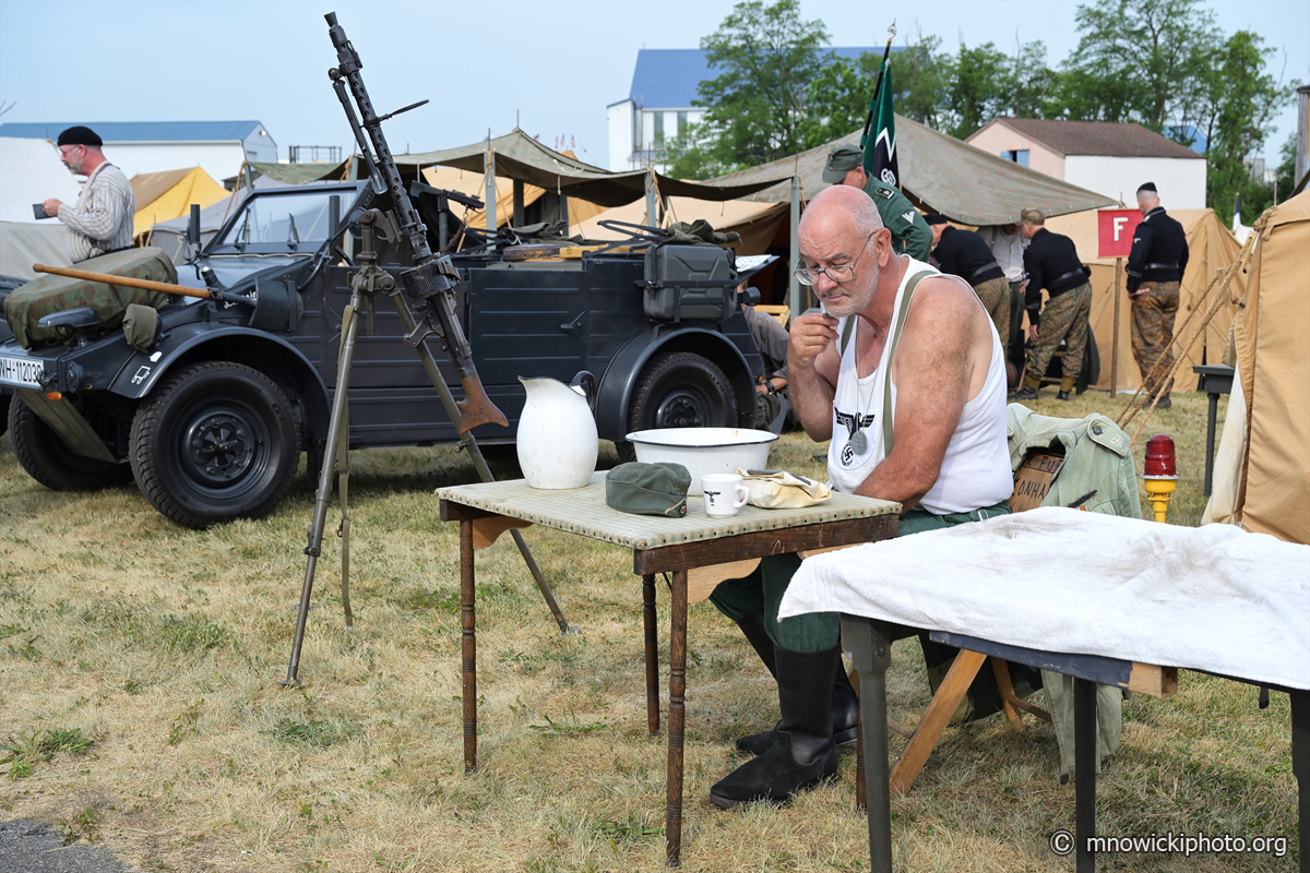 MN6_6405 copy.jpg - Reenactors. German soldiers.   (2)