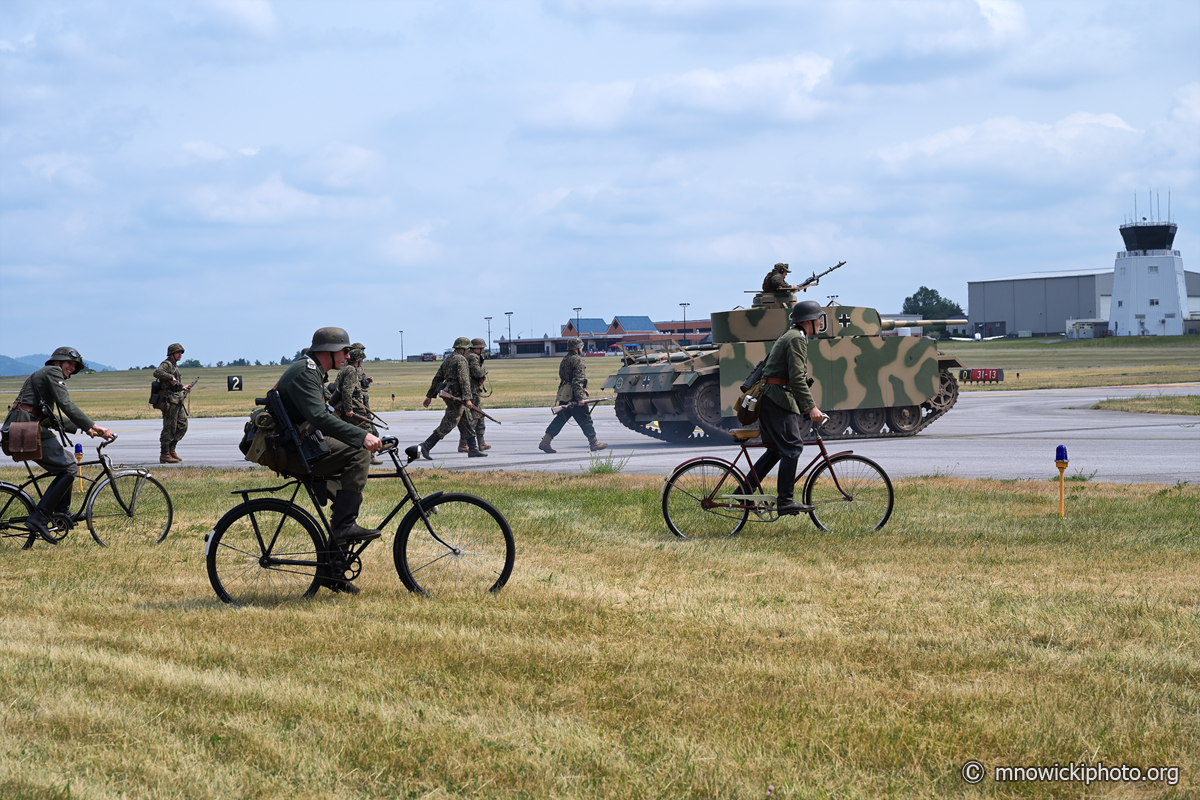 MN6_6529 copy.jpg - Reenactors. German soldiers.   (3)